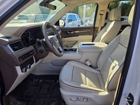 Used 2021 GMC Yukon Denali w/ Denali Premium Package image 23