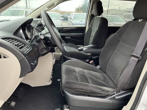 Used 2017 Dodge Grand Caravan SE image 15