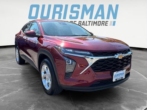 Certified 2025 Chevrolet Trax LS w/ LS Convenience Package FWD image 1