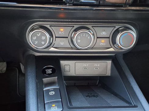 Used 2025 Nissan Kicks SV w/ Illumination Package image 21