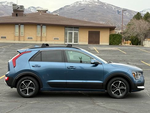 Used 2024 Kia Niro EX image 4