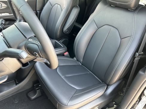 New 2026 Chrysler Pacifica Select FWD image 19