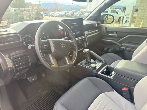 Used 2025 Toyota Tacoma TRD Off-Road image 8