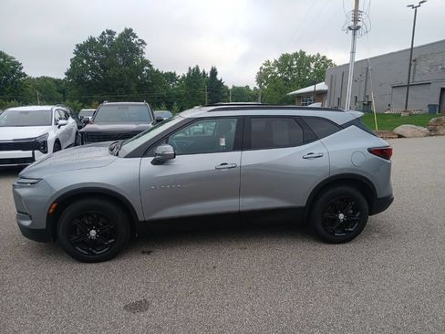 Used 2024 Chevrolet Blazer LT AWD/4WD image 2