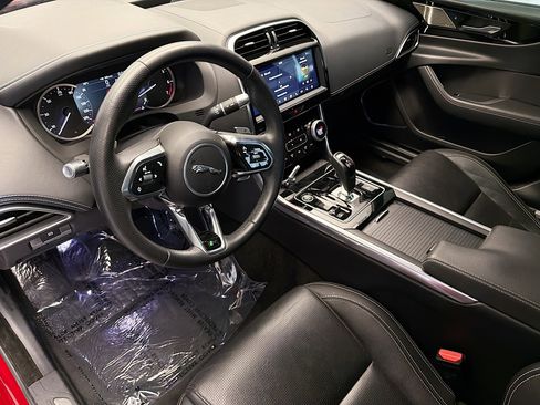 Used 2020 Jaguar XE R-Dynamic S image 7