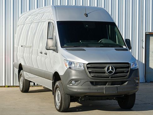Used 2023 Mercedes-Benz Sprinter 2500 image 43