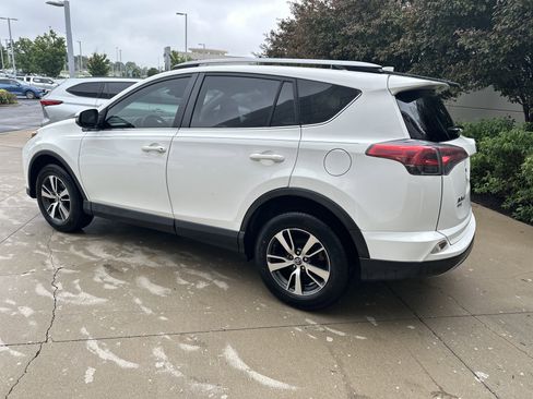 Used 2017 Toyota RAV4 XLE FWD image 6