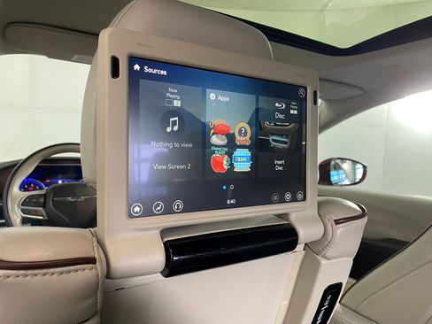 Used 2017 Chrysler Pacifica Limited image 26