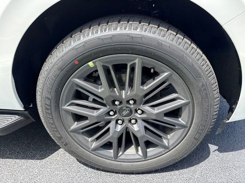 New 2026 Ford Expedition Max Platinum w/ Stealth Appearance Package AWD/4WD image 13
