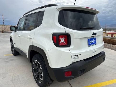 Used 2023 Jeep Renegade Latitude image 3