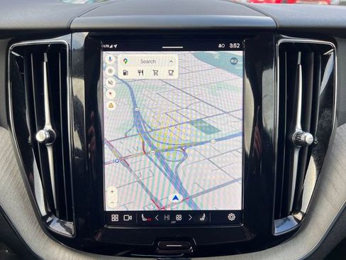 Used 2025 Volvo XC60 B5 Plus image 27