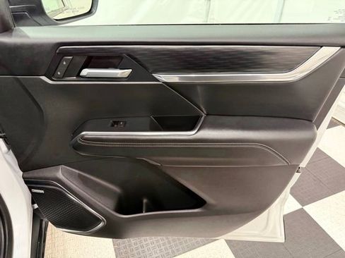 Used 2025 GMC Acadia Elevation image 20