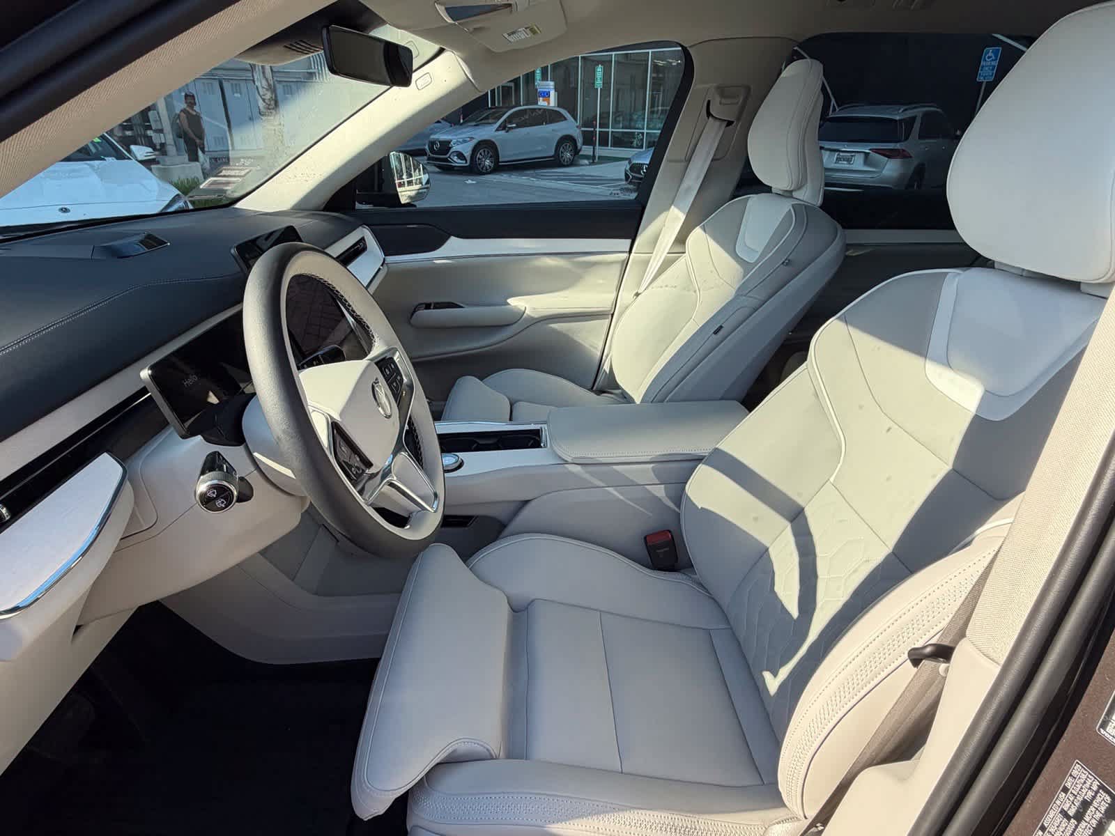 Used 2025 Volvo EX90 Ultra w/ Protection Package Premier AWD/4WD image 6