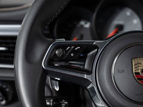 Used 2016 Porsche Macan S w/ Infotainment Package image 33