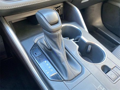 Used 2022 Toyota Highlander L image 27