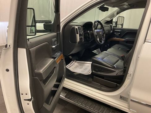 Used 2018 Chevrolet Silverado 1500 LTZ w/ LTZ Plus Package AWD/4WD image 4