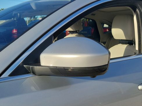 Used 2018 Jaguar E-PACE SE image 11