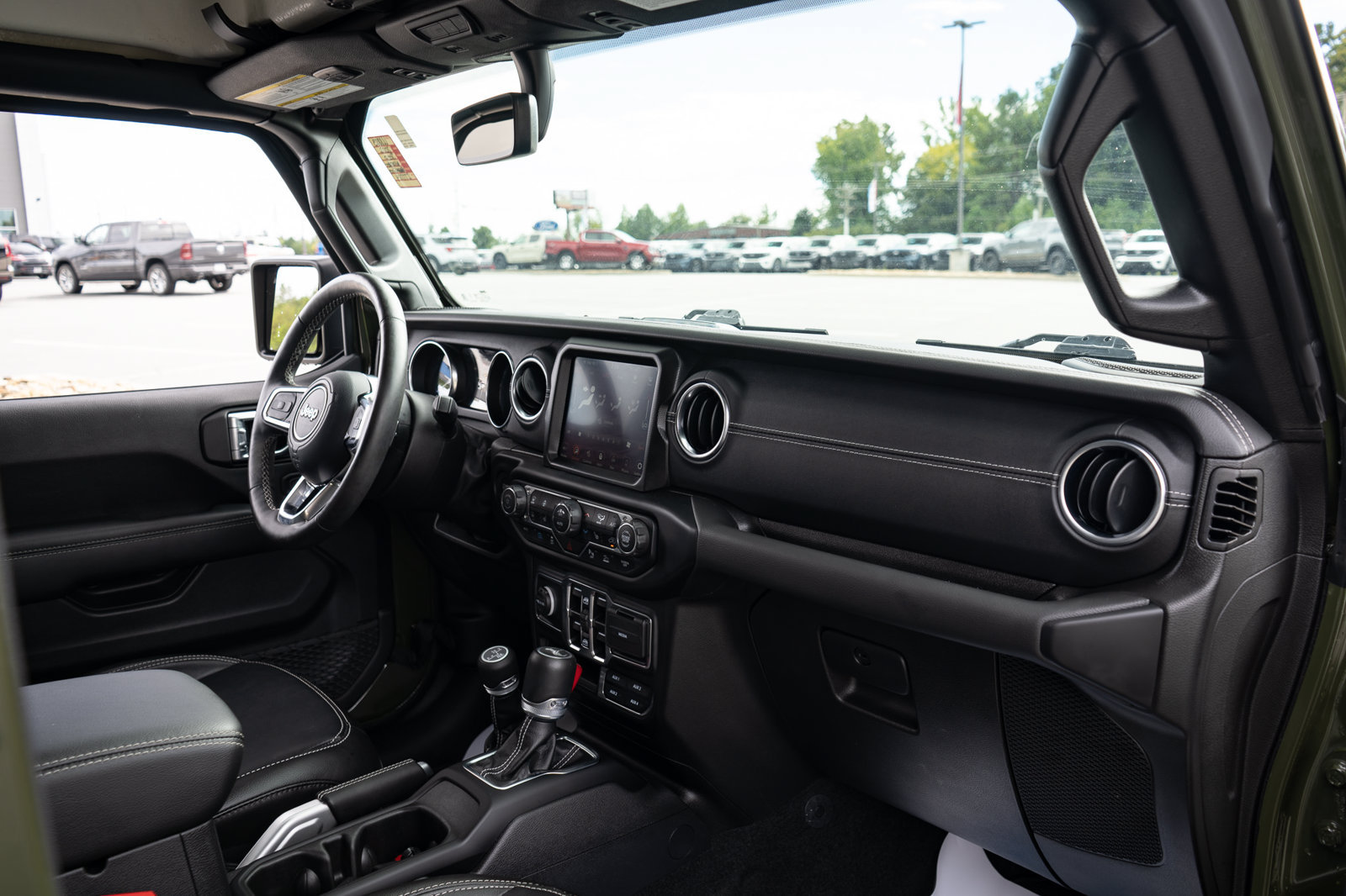 Used 2022 Jeep Wrangler Unlimited Sahara w/ Cold Weather Group AWD/4WD image 21