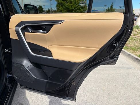 Used 2021 Toyota RAV4 XLE w/ Carpet Mat Package (TMS) AWD/4WD image 20