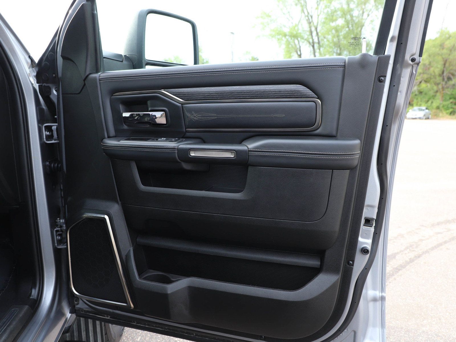 Used 2023 RAM 2500 Limited w/ Night Edition AWD/4WD image 9