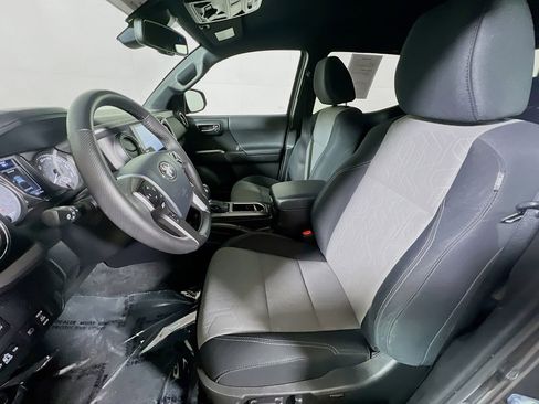 Certified 2023 Toyota Tacoma TRD Off-Road AWD/4WD image 19