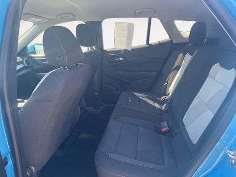 Used 2025 Chevrolet Trax LS w/ LS Convenience Package FWD image 13
