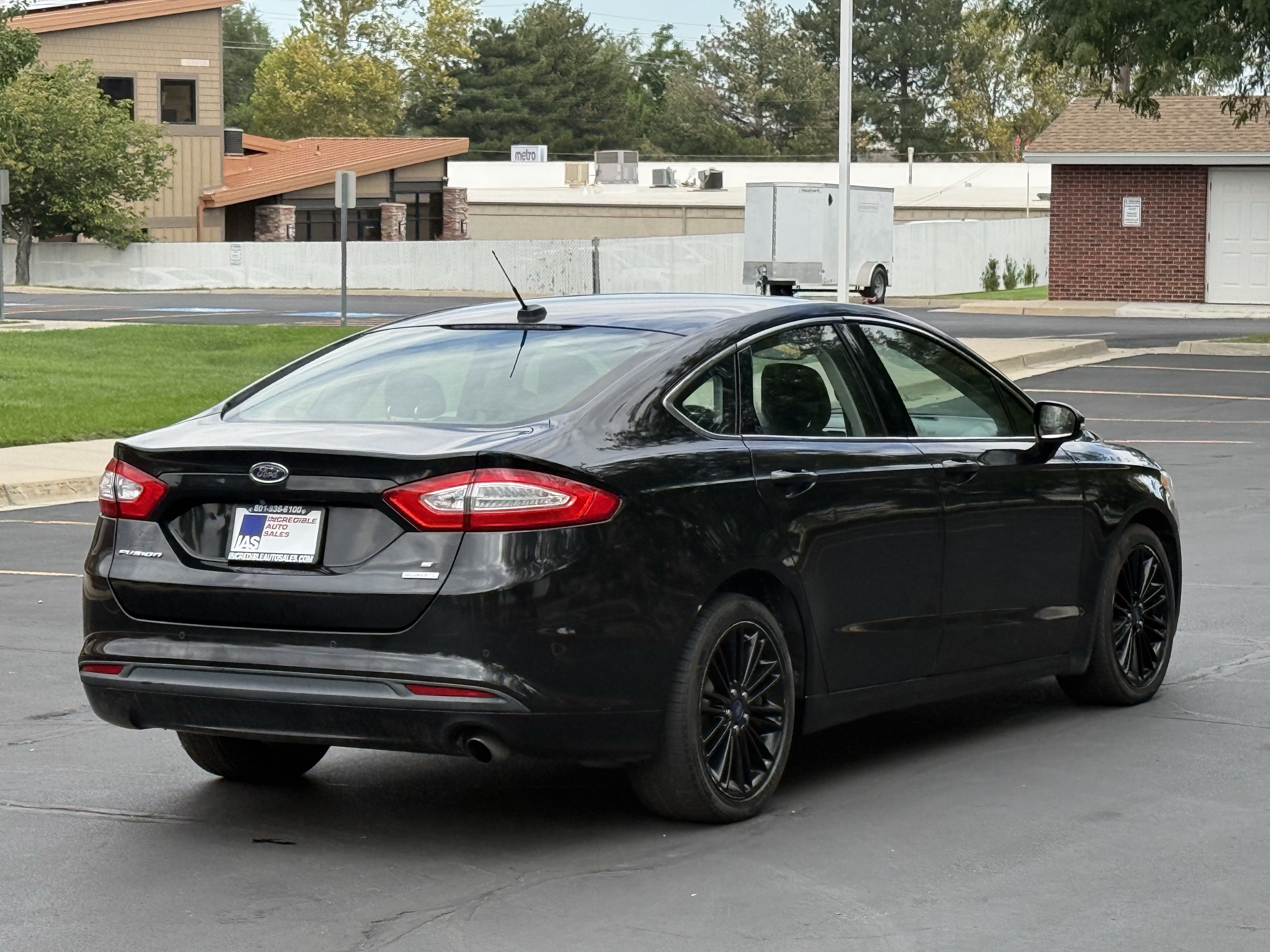 Used 2014 Ford Fusion SE w/ Equipment Group 202A FWD image 4