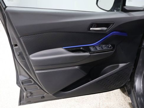 Used 2022 Toyota C-HR XLE image 13