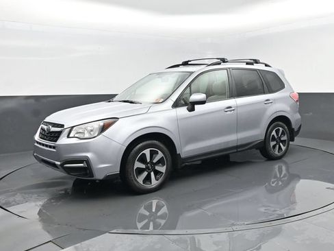 Used 2018 Subaru Forester 2.5i Premium AWD/4WD image 1