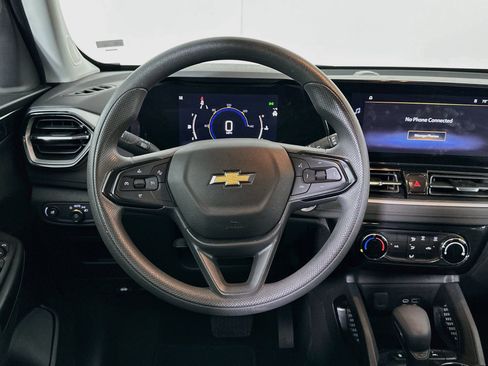 Used 2025 Chevrolet TrailBlazer LT FWD image 17