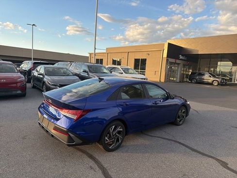 Used 2025 Hyundai Elantra SEL FWD image 5