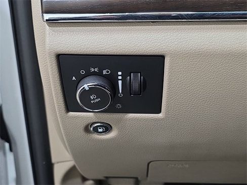 Used 2018 Jeep Grand Cherokee Limited image 26