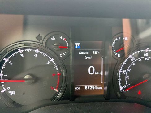 Used 2022 Toyota 4Runner SR5 AWD/4WD image 18