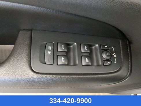 Used 2020 Volvo S60 T5 Momentum image 18