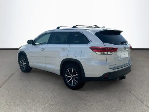 Used 2018 Toyota Highlander XLE AWD/4WD image 4