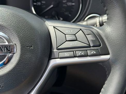 Used 2017 Nissan Rogue SL image 16