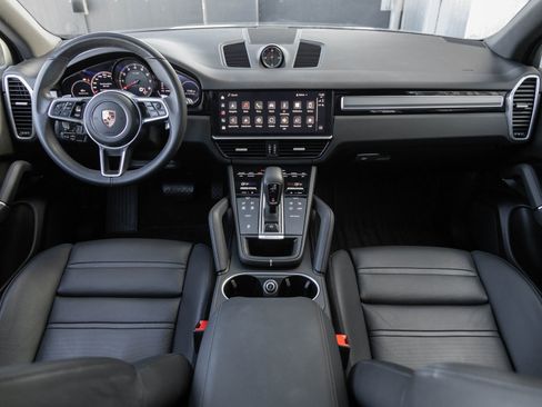 Used 2022 Porsche Cayenne Platinum Edition image 12