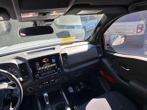 Used 2022 Nissan Frontier PRO-4X w/ Technology Package image 35
