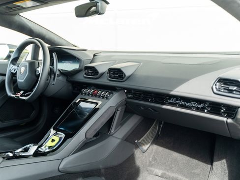 Used 2022 Lamborghini Huracan EVO image 33