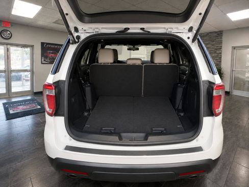 Used 2018 Ford Explorer XLT w/ Equipment Group 202A AWD/4WD image 18
