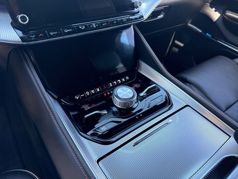 Used 2023 Jeep Grand Wagoneer Series III w/ Rear-Seat Entertainment Group image 25