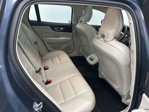 Used 2020 Volvo V60 T5 Momentum FWD image 10