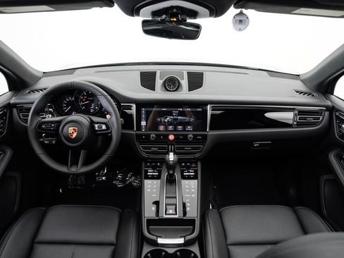 Certified 2026 Porsche Macan AWD/4WD image 22