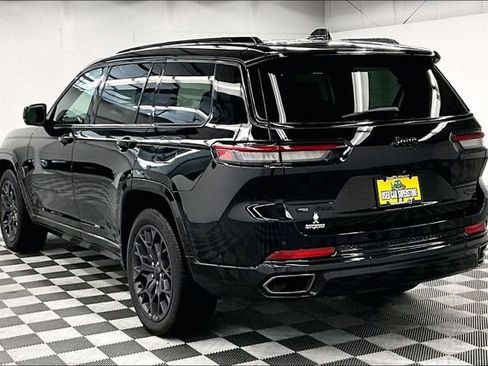 Used 2023 Jeep Grand Cherokee L Summit AWD/4WD image 3