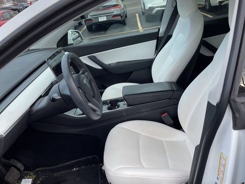 Used 2021 Tesla Model Y Long Range image 2