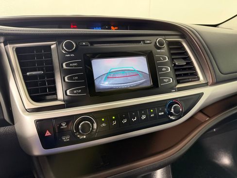 Used 2018 Toyota Highlander LE FWD image 14