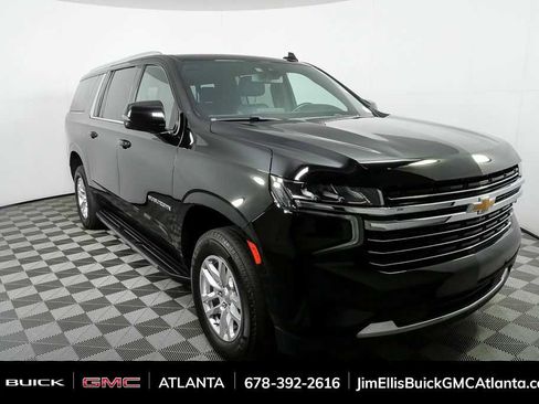 Used 2022 Chevrolet Suburban LT w/ Luxury Package image 27