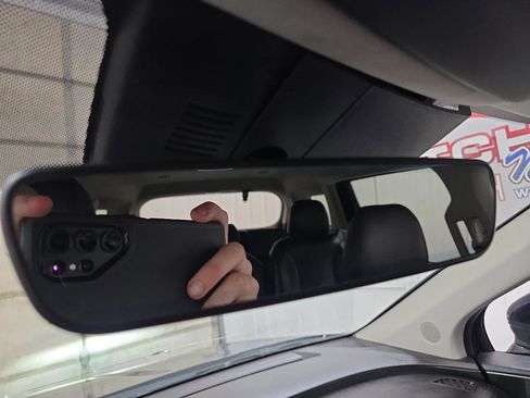 Used 2022 Kia Carnival LX image 48