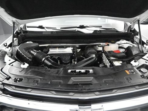 Used 2025 Chevrolet Traverse LT FWD image 16