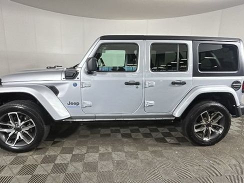 Used 2024 Jeep Wrangler Unlimited w/ Convenience Group AWD/4WD image 5